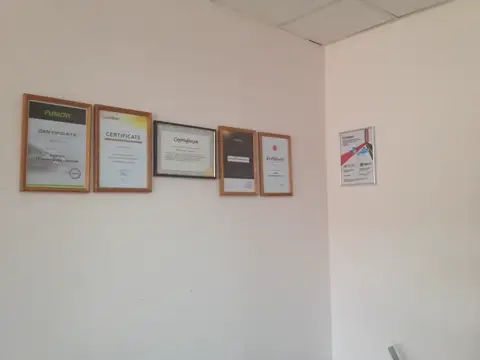 Дипломы и сертификаты в офисе
